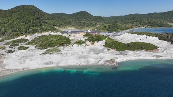 恐山の宇曽利山湖を空撮 恐山の宇曽利山湖を空撮 宇曽利山湖,恐山,酸性の写真素材
