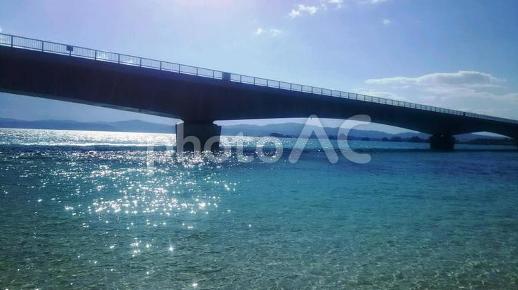 古宇利島（Okinawa）に架かる橋4　ちゅらたび　沖縄 白い砂浜,海岸線,楽しいの写真素材