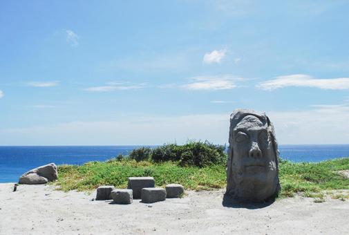 海辺の石像 海辺の石像の写真