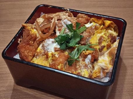 お蕎麦屋さんの「かつ重」 お蕎麦屋さんの「かつ重」 カツ重,とんかつ,蕎麦屋の写真素材