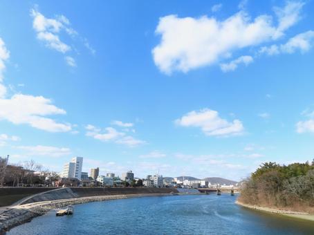 秋の青空の写真