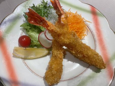 エビフライとサラダ エビフライ,サラダ,揚げ物の写真素材