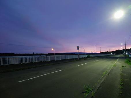 日没〜田舎の散歩道 日没,夕方,道路の写真素材
