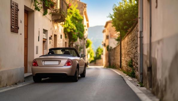 古い町並みの街角のオープンカーの写真