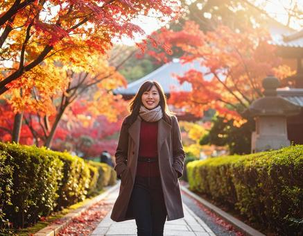 秋の女性一人旅 秋の女性一人旅の写真