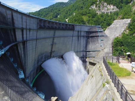 黒部ダムの放水 黒部ダムの放水 ダム,放水,黒部ダムの写真素材