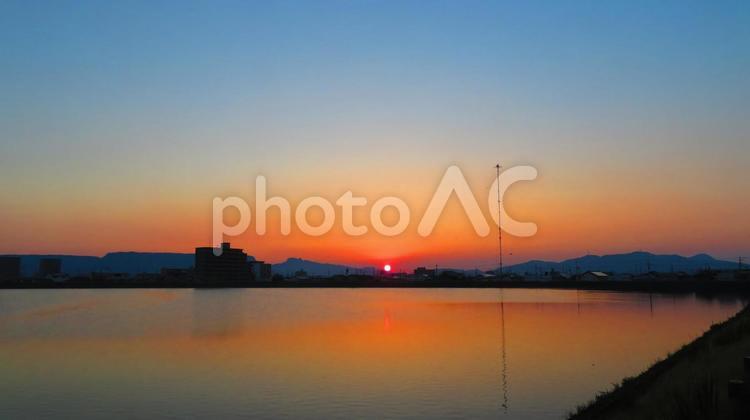 ５月下旬の野田池の朝焼け 背景,朝焼け,たそがれの写真素材