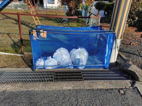 手作りゴミステーション ゴミ出し,イメージ,生活ゴミの写真素材