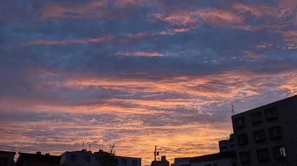 綺麗な空　幻想的　夕暮れ　夕日　スマホの写真