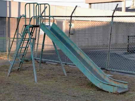 年季の入った滑り台 すべり台,公園,遊具の写真素材