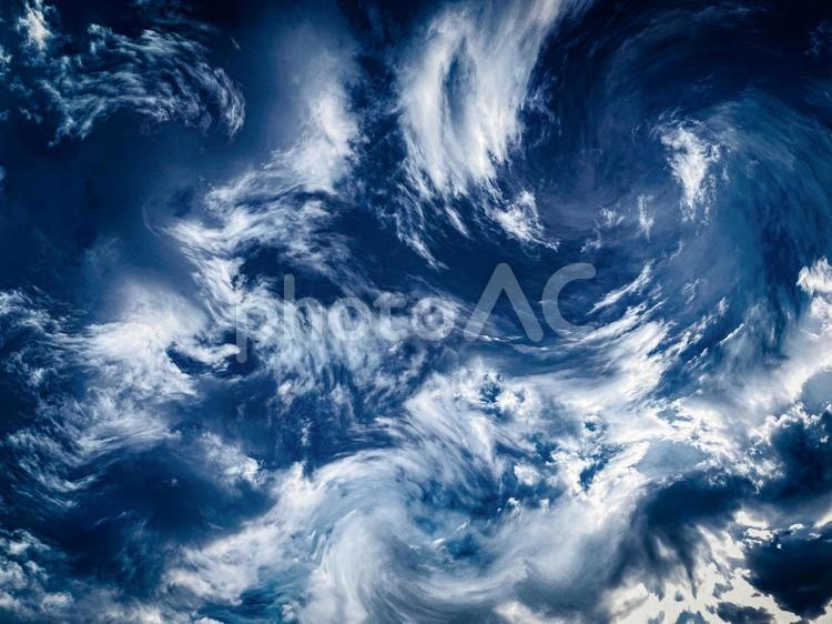 荒ぶる空の雲 嵐,イヤな予感,恐怖の写真素材