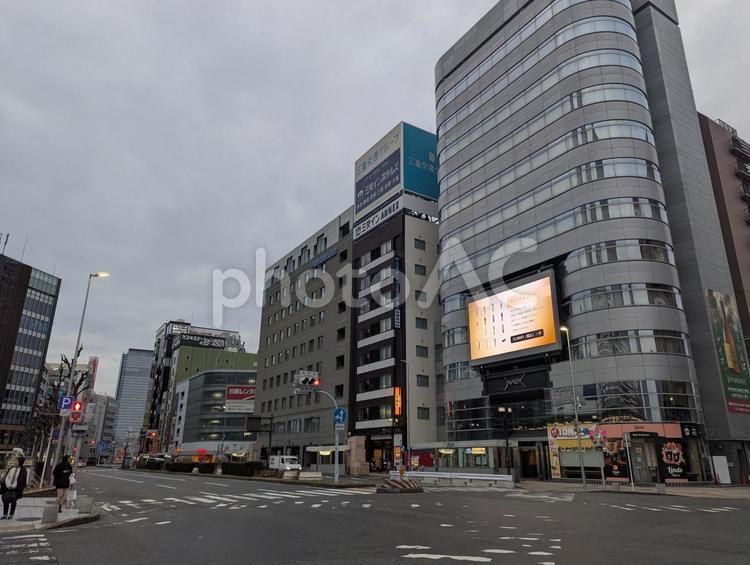 早朝の市街地（名古屋駅前） 駅前,名古屋駅前,市街地の写真素材