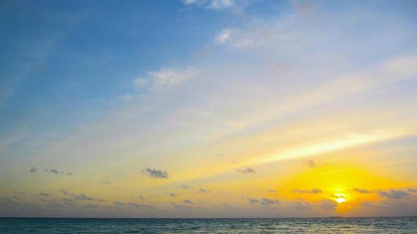 海と夕陽 20 夕焼け,太陽,マジックアワーの写真素材