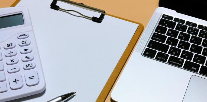 デスクワーク 書類作成 ビジネスアイテム デスクワーク 書類作成 ビジネスアイテム オフィスワーク,デスクワーク,ビジネスアイテムの写真素材