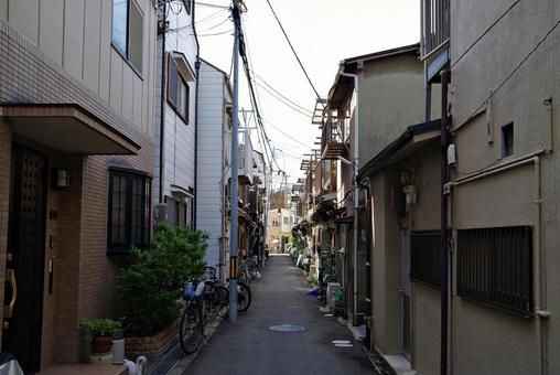 昭和の雰囲気を残す町角 町角,路地,隘路の写真素材