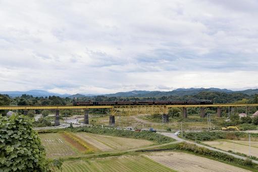 一の戸橋梁を行くSLばんえつ物語の写真