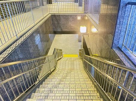 早朝の上野周辺 街並み 階段 早朝の上野周辺 街並み 階段の写真