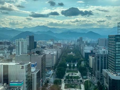 札幌 大通公園と山々 札幌 大通公園と山々 札幌,さっぽろテレビ塔,大通の写真素材