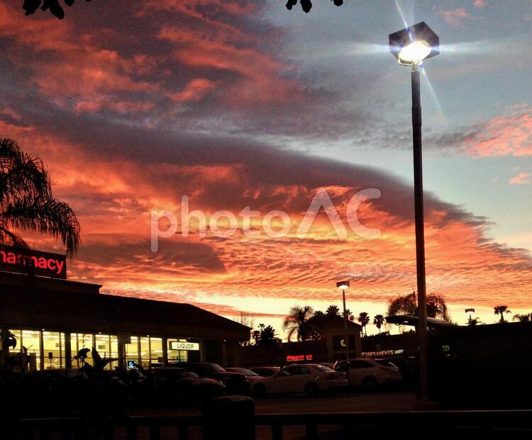 カリフォルニアの夕暮れ時 カリフォルニア,アメリカ,夕焼けの写真素材