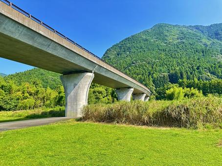 道路 高架橋 自然 道路 高架橋 自然 風景,屋外,晴天の写真素材
