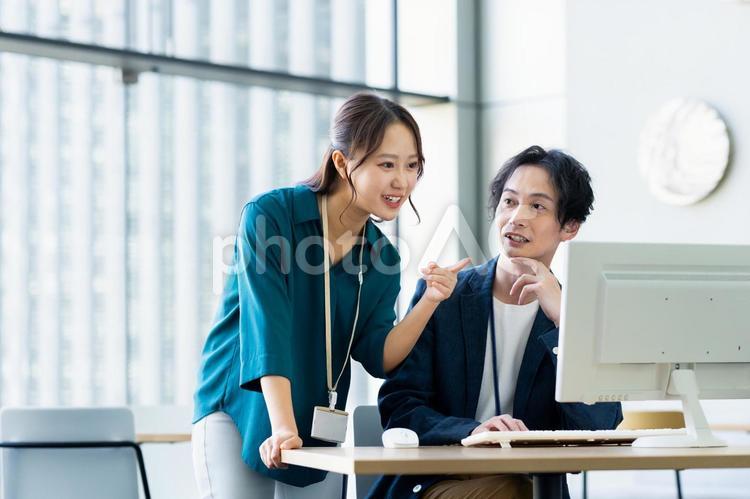 オフィスで働くエンジニア ビジネス,オフィス,エンジニアの写真素材