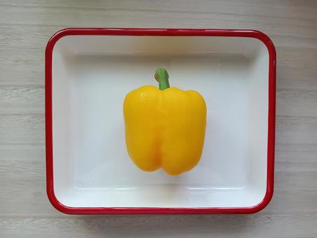 黄色のパプリカ 黄色のパプリカの写真