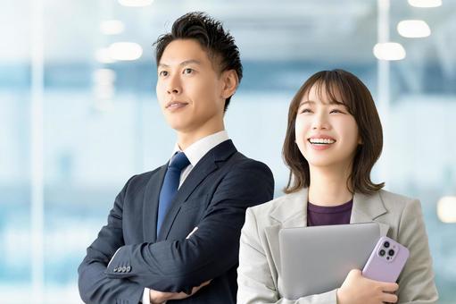 男女2人のビジネスチームワークイメージ 男女2人のビジネスチームワークイメージ 男性,女性,男女の写真素材