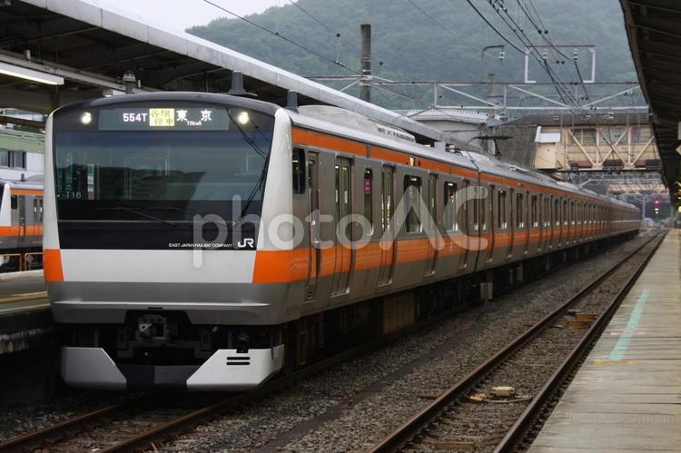 早朝の中央線、各駅停車、東京ゆき 鉄道,交通,電車の写真素材