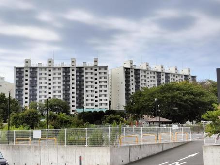2つのマンションのある風景 2つのマンションのある風景 風景,マンション,建物の写真素材
