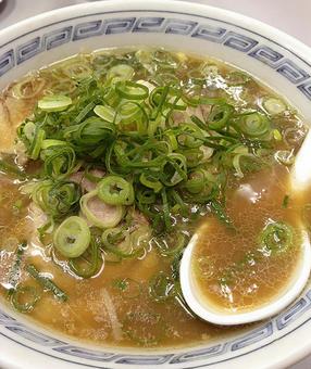 Nagasaki specialty soy sauce green onion noodles Nagasaki soy sauce ramen green onion shrimp Nagasaki specialty soy sauce green onion noodles Nagasaki soy sauce ramen green onion shrimp