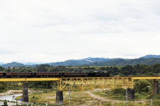 一の戸橋梁を行くSLばんえつ物語 sl,slばんえつ物語,c57の写真素材