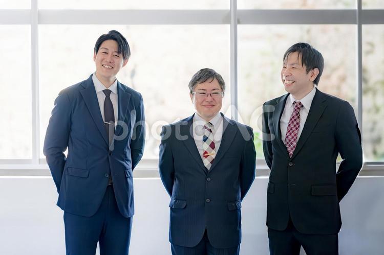 笑顔のビジネスマン達 ビジネスマン,男性,スーツの写真素材