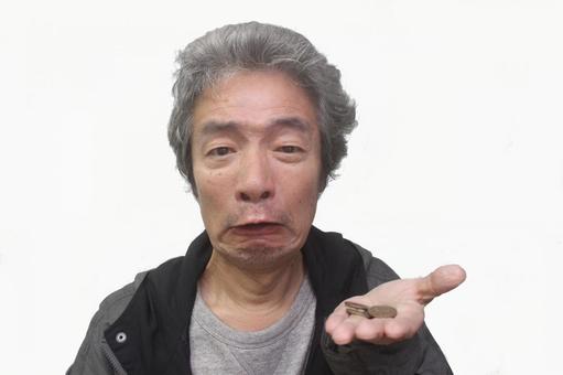 生活困窮シニア男性の写真