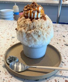キャラメルナッツかき氷 キャラメルナッツかき氷 かき氷,キャラメル,ナッツの写真素材