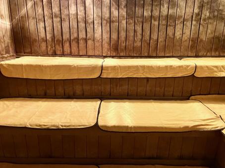 サウナの中 木製,サウナルーム,サウナマットの写真素材