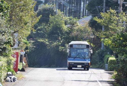 終点の法ヶ岳に到着したバス 終点の法ヶ岳に到着したバス のりもの,バス,路線バスの写真素材