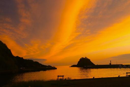 西伊豆町仁科港の素晴らしい夕陽 西伊豆町仁科港の素晴らしい夕陽の写真