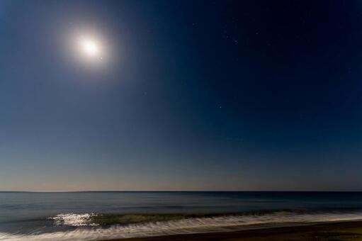 海に沈む月 月,満月,星の写真素材