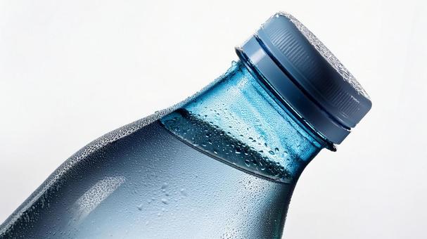 ペットボトル 水筒 ミネラルウォーター ペットボトル 水筒 ミネラルウォーターの写真