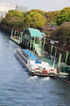 水上バスの写真