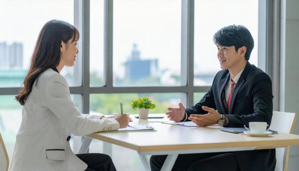 相談に乗る先輩社員 相談に乗る先輩社員の写真