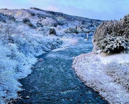 雪景色と川 雪景色,川,冬の絶景の写真素材