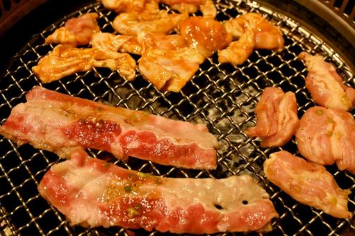 肉焼き中 肉焼き中 焼肉,肉,牛肉の写真素材