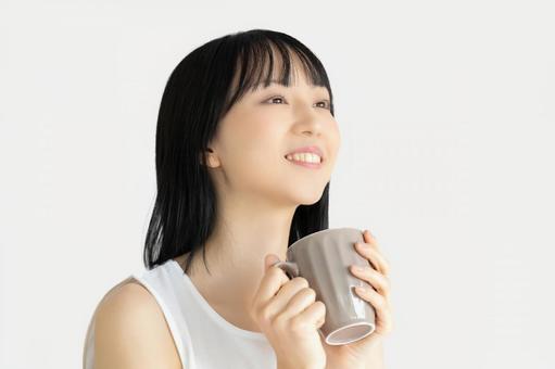 飲み物を飲む若い女性の美容イメージ 女性,美容,健康の写真素材