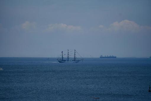 メキシコ海軍の帆船(東京湾航行) メキシコ海軍の帆船(東京湾航行) 海,空,自然の写真素材
