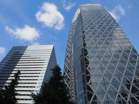 コクーンタワーと高層ビル コクーンタワーと高層ビルの写真