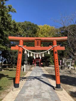 大乗院稲荷神社の朱色の鳥居（縦） 篠山神社,福岡県久留米市,神社仏閣の写真素材