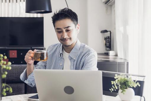 リモートワーク テレワーク リモートワーク テレワーク ビジネスマン,ノートパソコン,テレワークの写真素材