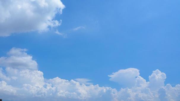 夏の空・もくもくの入道雲 夏の空・もくもくの入道雲 夏,入道雲,青空の写真素材