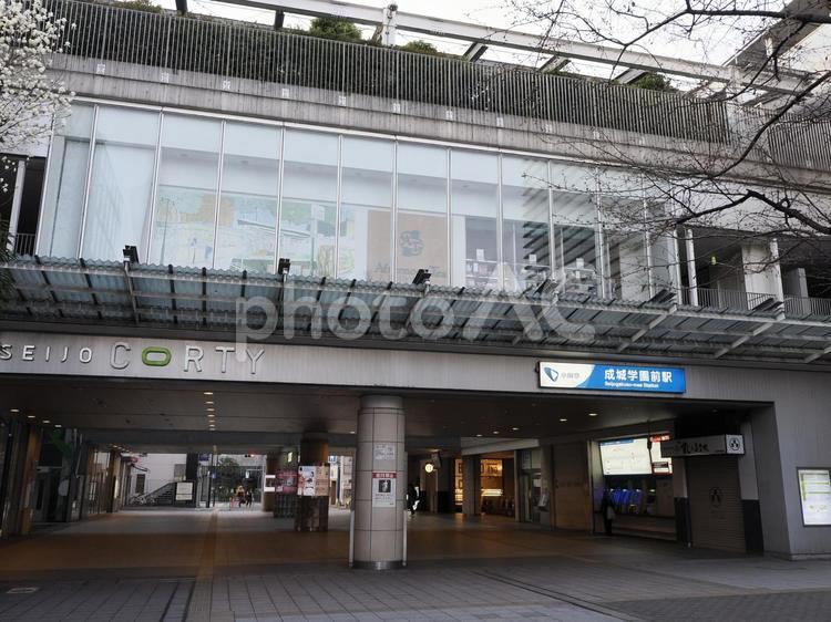 成城学園前駅（早朝・無人） 早朝,成城学園前駅,無人の写真素材